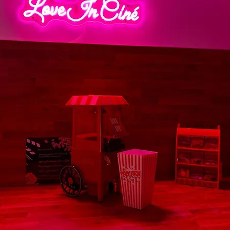 아파트 In Cine Cinema Balneo 파미에